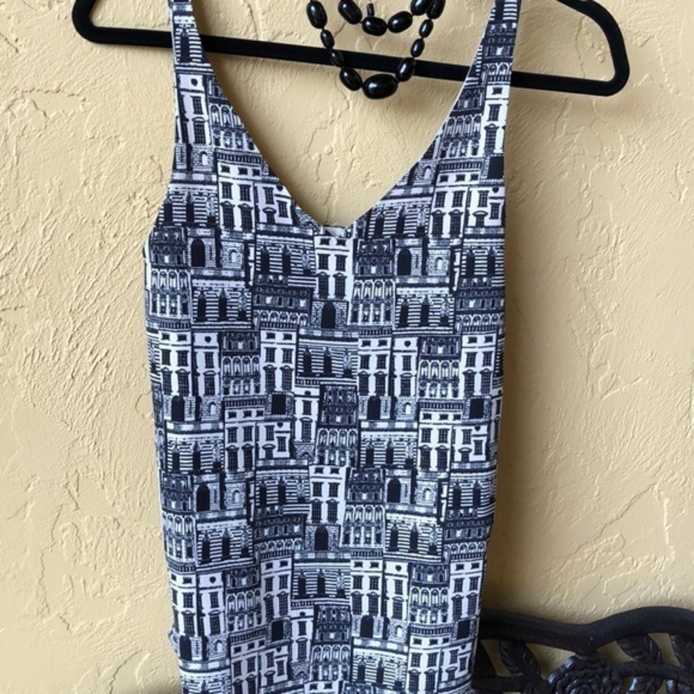 Banana republic cityscape black/tan Sleeveless top
